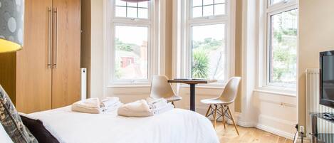 Luxury Studio, Ensuite, Garden View (Apartment 2)