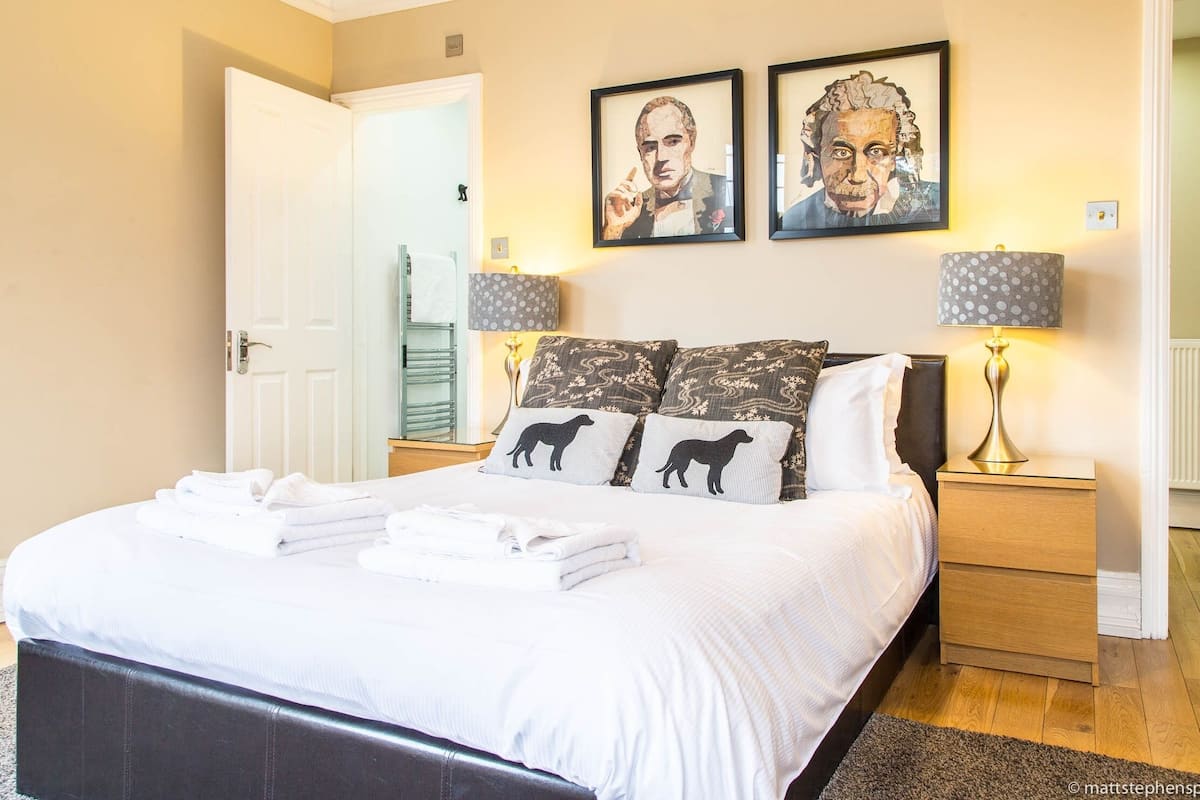 Estudio de lujo, baño en la habitación, vista al jardín (Apartment 2)