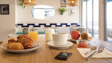 Petit déjeuner buffet servi tous les jours en supplément
