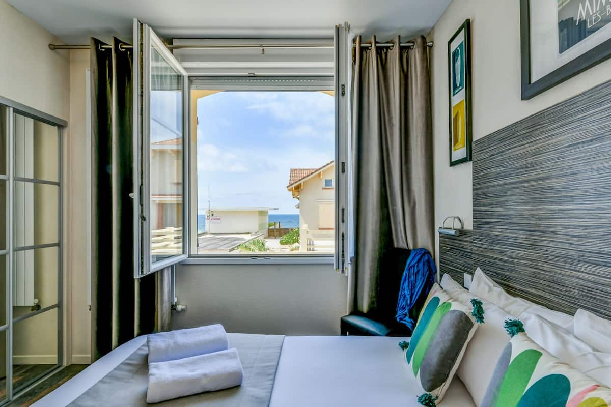 standard double room, ocean view | in-room safe, free wifi