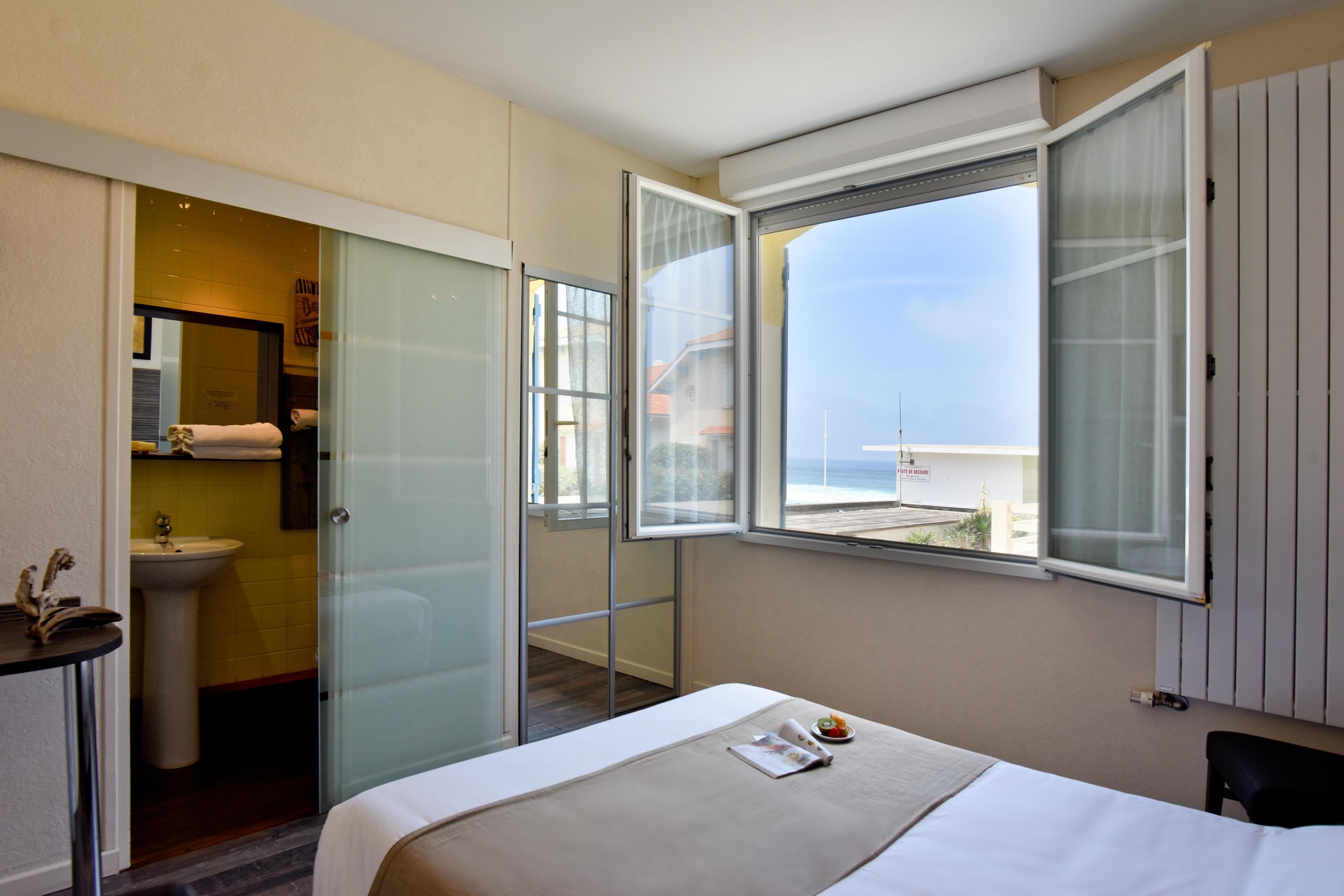 standard double room, ocean view | in-room safe, free wifi
