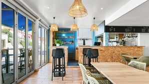 酒吧（店内）