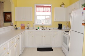Standard Apartment, 2 Bedrooms | Private kitchen | Fridge, microwave, coffee/tea maker
