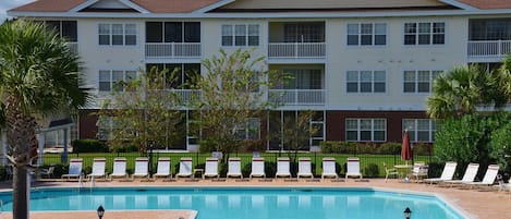 Standard Apartment, 3 Bedrooms | Outdoor pool