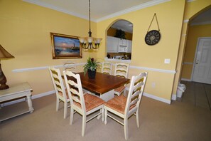 Appartement Standard, 2 chambres | Repas dans la chambre