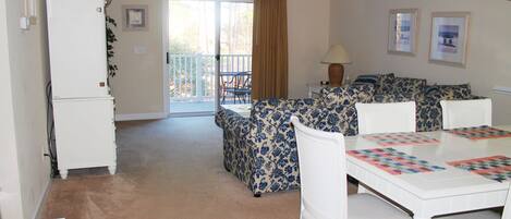 Standard Apartment, 2 Bedrooms | In-room dining