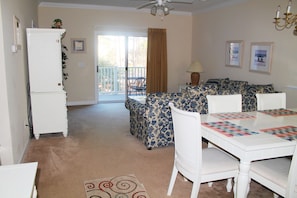 Standard Apartment, 2 Bedrooms | In-room dining