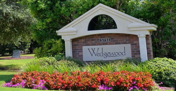 Condo, Multiple Beds (534 Wedgewood) | Front of property