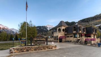 Family Condo, 3 Bedrooms, Mountainside | Front of property