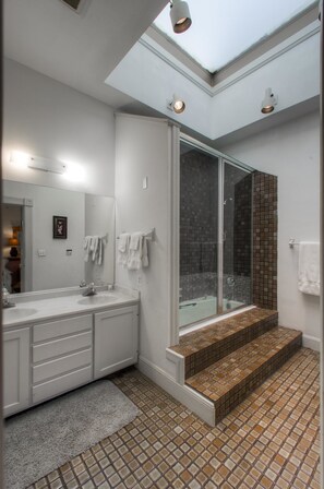Appart'hôtel Familial, 3 chambres, côté montagne | Salle de bain