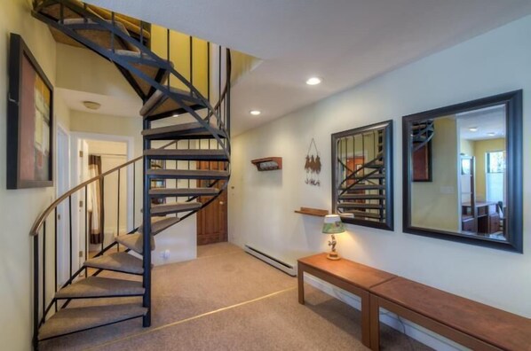 Family Condo, 2 Bedrooms, Mountainside | Staircase
