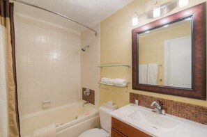 คอนโดสำหรับครอบครัว, 2 ห้องนอน, ติดภูเขา | ห้องน้ำ