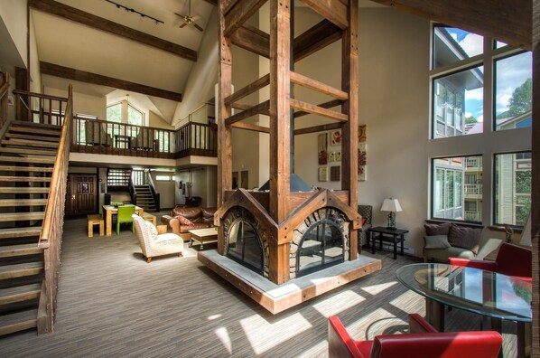 Family Condo, 2 Bedrooms, Mountainside | Lobby sitting area