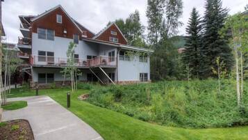 Family Condo, 4 Bedrooms, Mountainside | Front of property