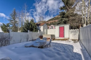 Family House, 2 Bedrooms, Mountainside | Property grounds