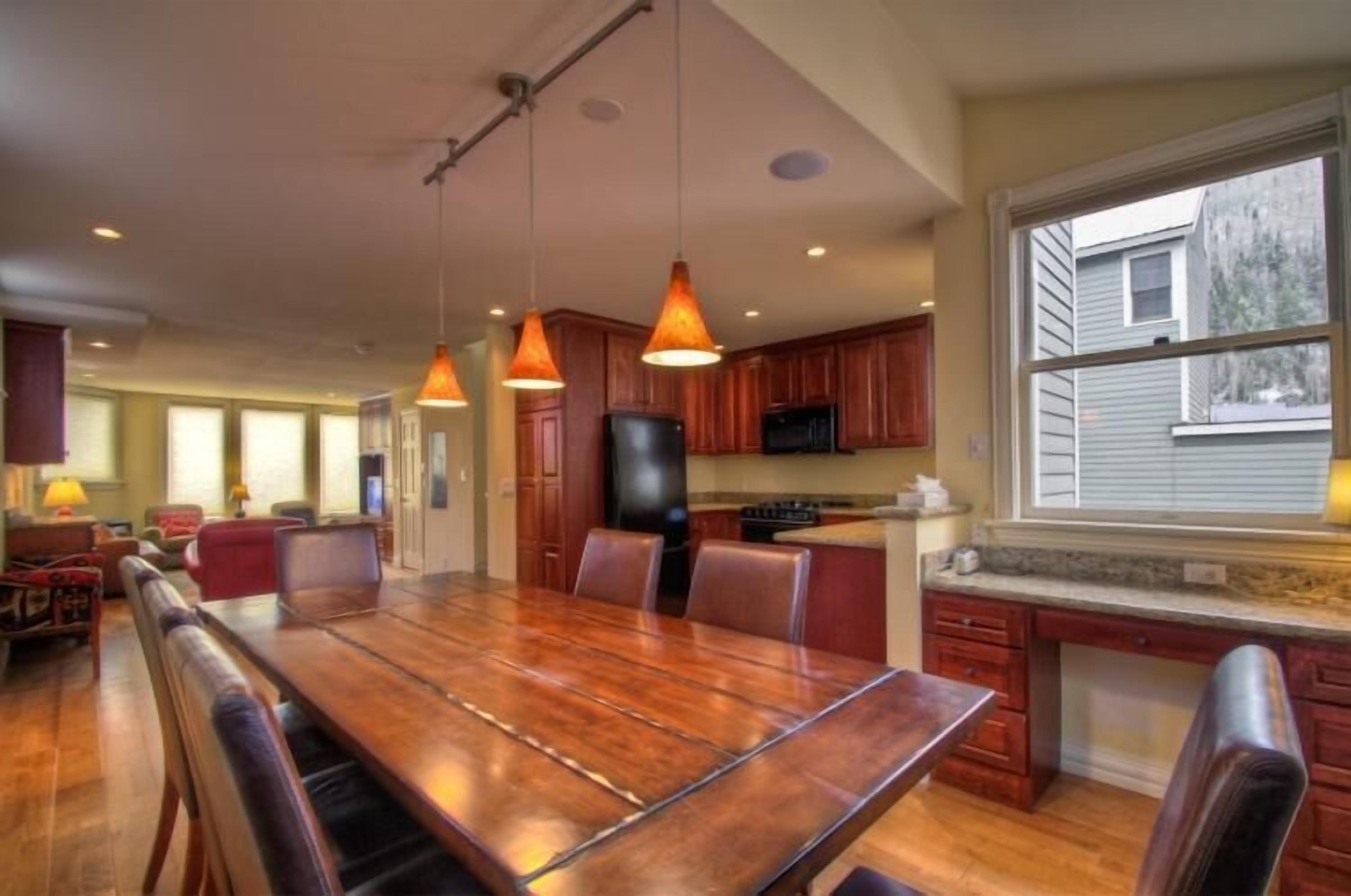 Perhehuoneisto, 3 makuuhuonetta, vuorten lähellä | Ruokailu omassa huoneessa