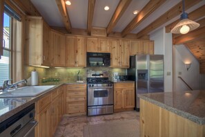 Family House, 2 Bedrooms, Mountainside | Private kitchen | Fridge, microwave, coffee/tea maker - El Diente A 2 Bedroom Holiday home By Accommodations in Telluride (Telluride)
