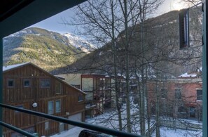 Condo familiar, 2 habitaciones, junto a la montaña | Vista del balcón