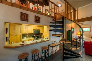 Family Condo, 2 Bedrooms, Mountainside | Private kitchen