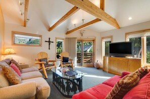 Family Condo, 2 Bedrooms, Mountainside | Living area