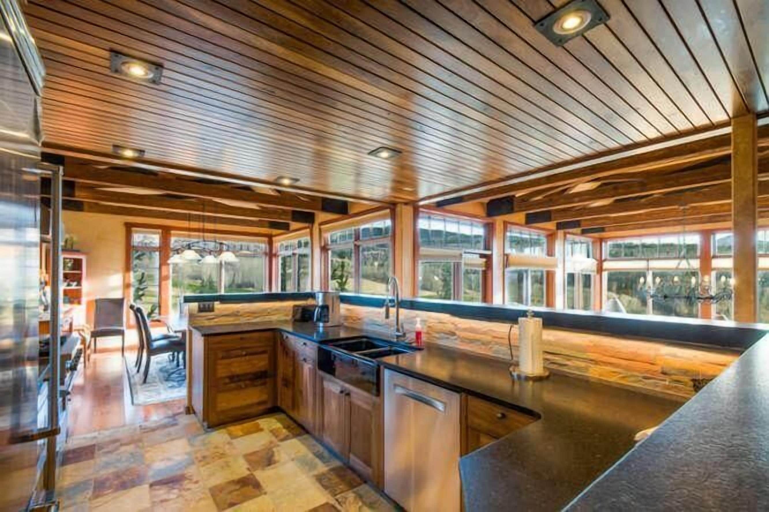 Family House, 5 Bedrooms, Mountainside | Private kitchen | Fridge, microwave, coffee/tea maker