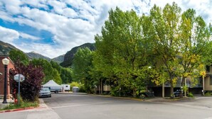 Familieleilighet, 1 soverom, ved fjell | Gateutsikt
