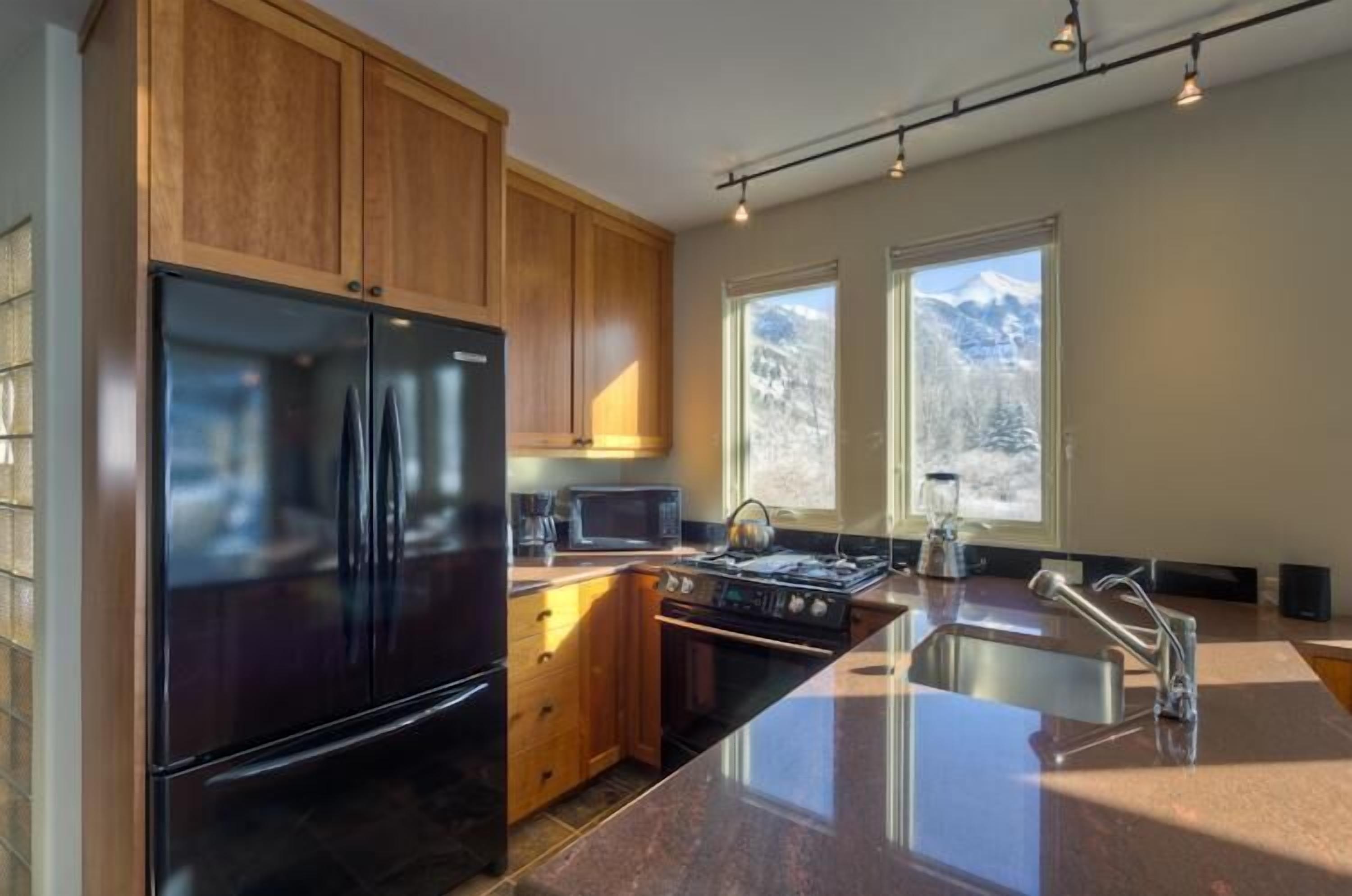 Family Condo, 1 Bedroom, Mountainside | Private kitchen