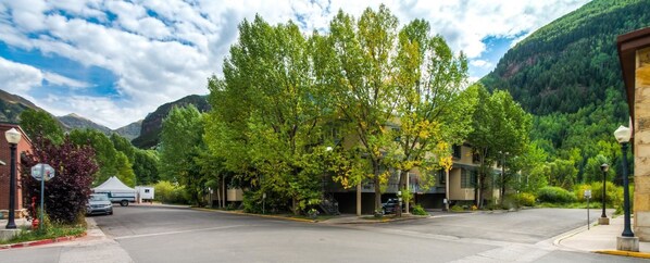 A street with buildings, trees, and mountains in the background. - Muscatel Flats 4 1 Bedroom Condo By Accommodations in Telluride (Telluride)