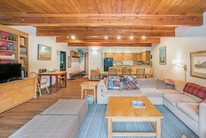 Family Condo, 2 Bedrooms, Mountainside | Living area