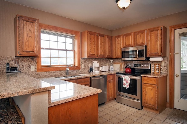 Family Condo, 2 Bedrooms, Mountainside | Private kitchen | Fridge, microwave, oven, stovetop