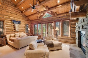 Family House, 4 Bedrooms, Mountainside | Living area