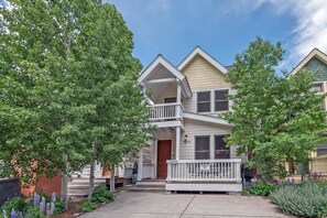 Condo familiar, 3 habitaciones, junto a la montaña | Vista frontal de la propiedad