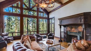 Family House, 6 Bedrooms, Mountainside | Living area | DVD player