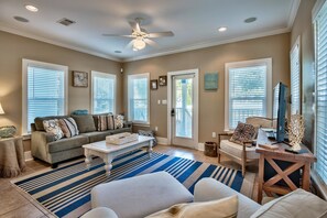 House, 4 Bedrooms, Pool View | Living area | DVD player