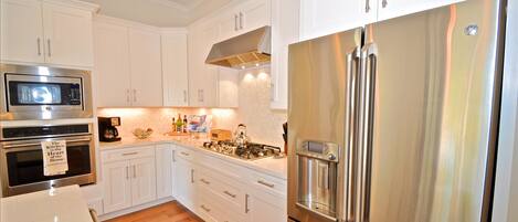 ハウス 4 ベッドルーム | 専用キッチン | 冷蔵庫、電子レンジ、コンロ、食器洗い機