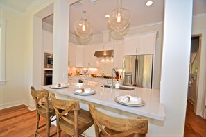 House, 4 Bedrooms | In-room dining