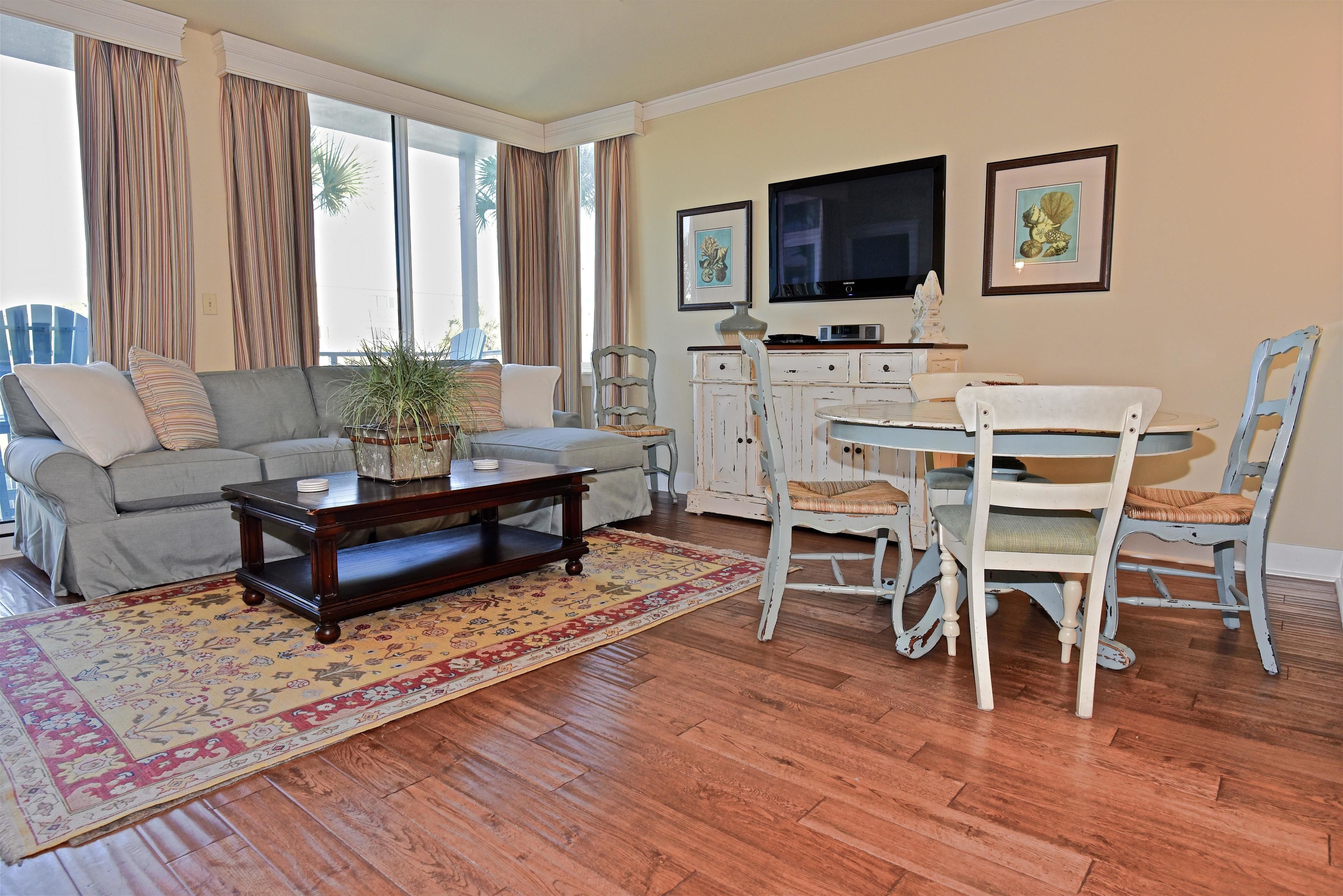 公寓客房, 2 間臥室, 海灘景觀, 面海 | 起居區 |  DVD 播放機