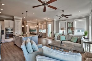 Condo, 3 Bedrooms | Living area