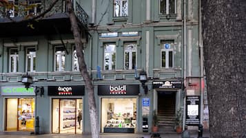 Vista frontal de la propiedad