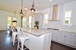 Condo, 3 Bedrooms | Private kitchen