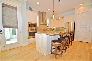 Condo, 3 Bedrooms | Private kitchen