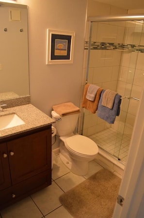 Comfort Condo, 2 Bedrooms, Lagoon View | Bathroom | Shower, hair dryer, towels