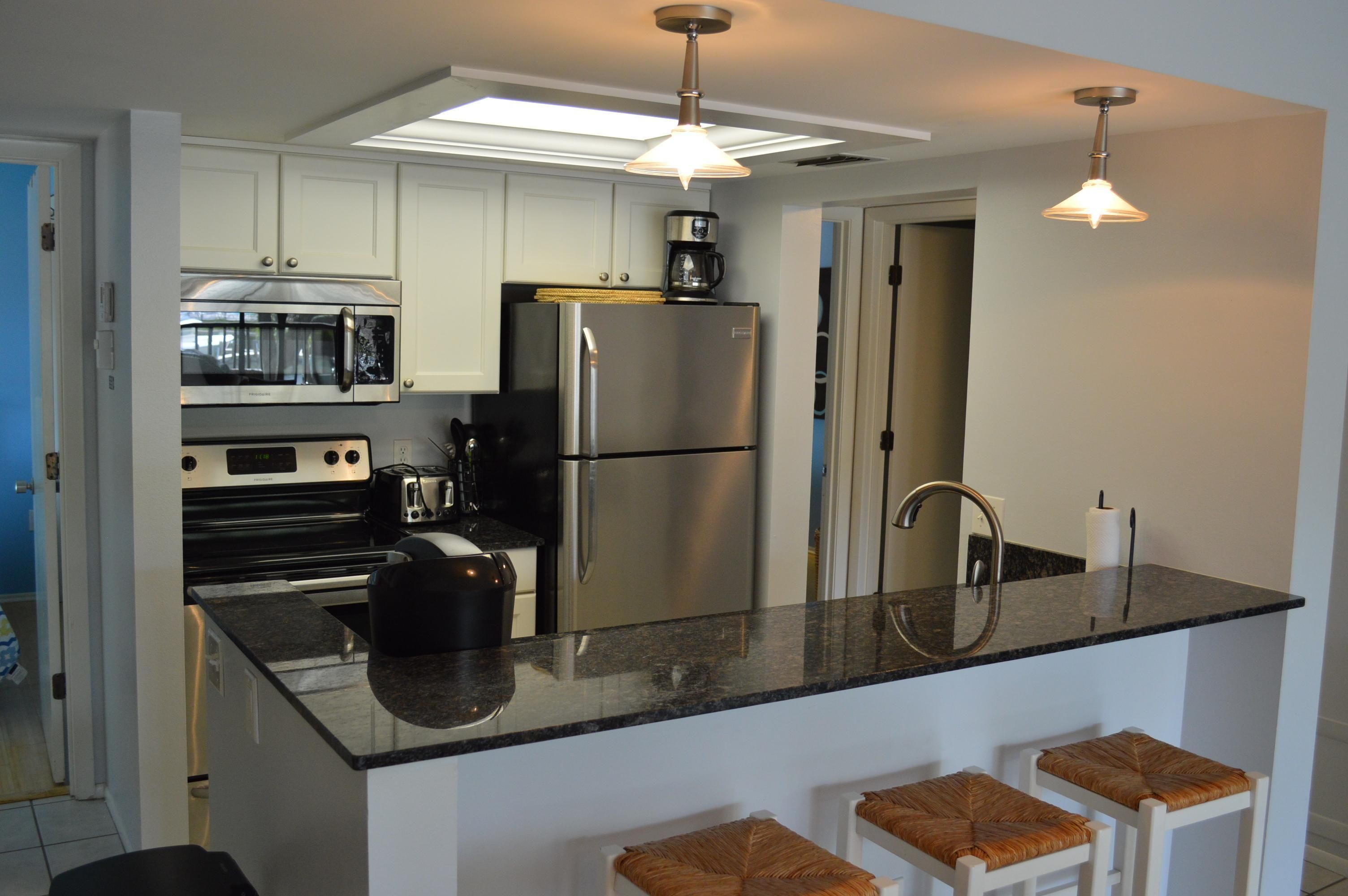 Comfort Condo, 2 Bedrooms, Lagoon View | Private kitchen