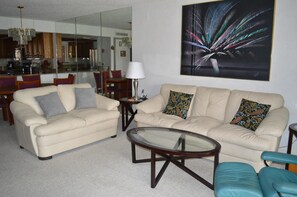 Comfort Condo, 2 Bedrooms | Living area