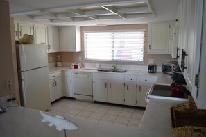 Comfort Condo, 2 Bedrooms | Private kitchen | Fridge, microwave, oven, stovetop