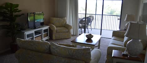 Comfort Condo, 2 Bedrooms | Living area