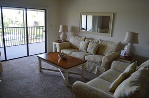 Living area - Cove II 934C 2 Bedroom Condo By Midnight Cove II (Siesta Key)