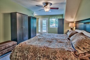 A bedroom with a large bed, a ceiling fan, and a view of the outside through a door. - 221 Audubon 3 Bedroom Holiday Home By Coastal Dreamin (Miramar Beach)