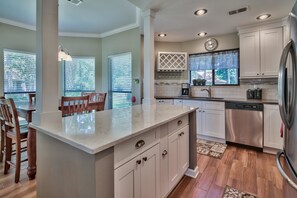 House, 3 Bedrooms, Lake View | Private kitchen