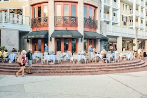 Condo, 1 Bedroom, Beach View, Sea Facing | Outdoor dining